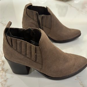 Candies Tan Ankle Boot. Like new! Size 8.